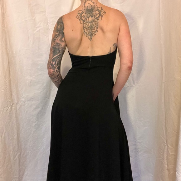 Pointed sweetheart neckline midi dress - Picture 4 of 7